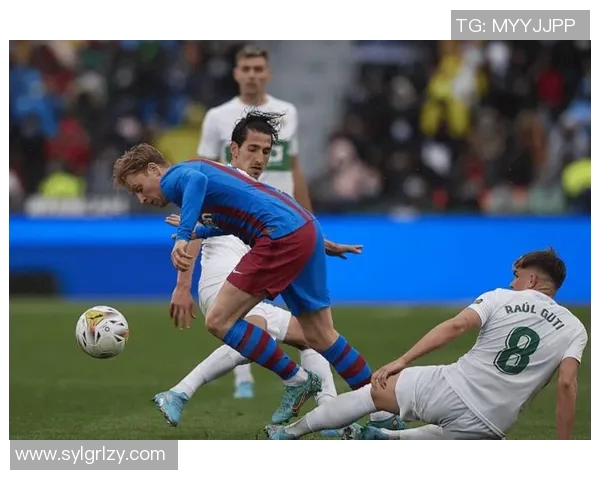 聚焦足球球星瞬间精彩镜头展示顶级球员绝妙技艺与赛场激情